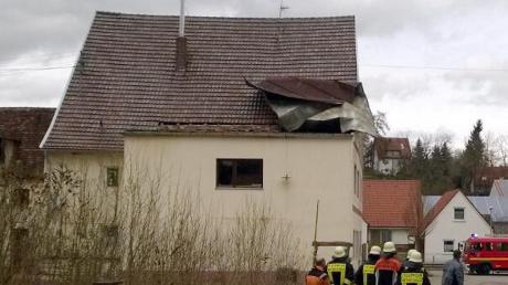 Der Sturm deckte Teile eines Daches in Haunsheim ab. Die Feuerwehren Haunsheim und Unterbechingen waren im Einsatz, da auch etliche Oberleitungen abgerissen wurden. 