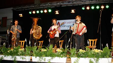 Die Band mit dem schier unaussprechlichen Namen „holstuonarmusigbigbandclub“, kurz hmbc aus dem Bregenzerwald, begeisterte die rund 600 Besucher beim Konzert in Wittislingen. 
