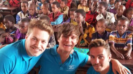 Die Killerpilze Mäx, Fabi und Jo waren eine Woche in Äthiopien und haben dort gemeinsam mit Topmodel Sara Nuru eine Schule für 1400 Kinder eingeweiht.