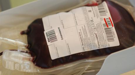 Viele Freiwillige spenden Blut und erhalten danach eine Brotzeit zur Stärkung. 