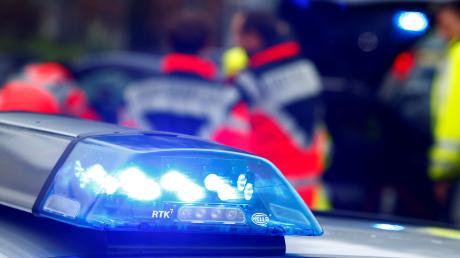 In Mittelfranken ist ein Mann nach einem Unfall gestorben - er verbrannte in seinem Auto.