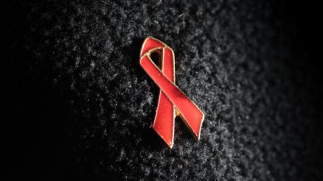 Aids, HIV, Feature, Aids-Schleife,Das Dillinger Gesundheitsamt beteiligt sich an der bayernweiten Aktion.