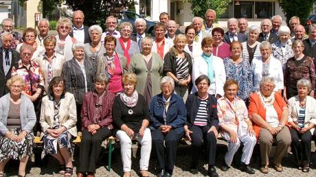 84 Teilnehmer waren der Einladung zum Jahrgangstreffen gefolgt. Gemeinsam erinnerten sie sich an zusammen erlebte Zeiten in Lauingen.  	