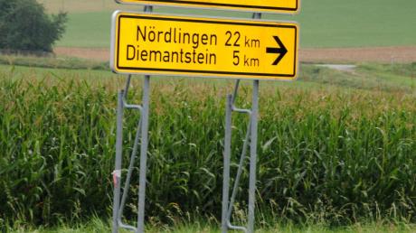 Die Strecke von Nördlingen nach Höchstädt ist die einzige direkte Verbindung des Landkreises Dillingen ins Ries. Doch dort kommt es immer wieder zu Unfällen, allein bei Unterliezheim sind es fünf pro Jahr. 
