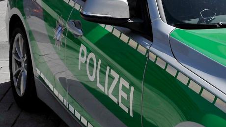 Gleich mehrfach hatte die Polizei am vergangenen Wochenende mit Betrunkenen zu tun. Auf der Gersthofer Kirchweih rastet ein betrunkener Jugendlicher aus.