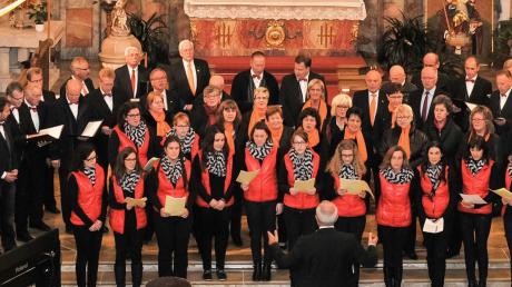 Beim Kirchenkonzert zum 125. Geburtstag der Chorgemeinschaft Wittislingen sang der Jubelverein gemeinsam mit den beiden Gastchören aus Demmingen und Bergheim. 