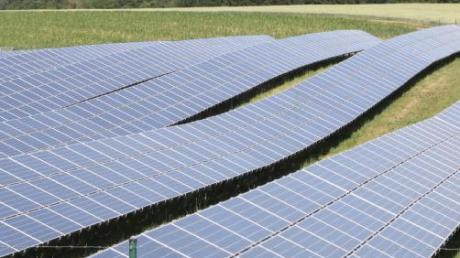 Daten über den neuen Solarpark in Aislingen wurden in der Gemeinderatssitzung bekannt. Im Bild der Solarpark aus Rettenbach. 