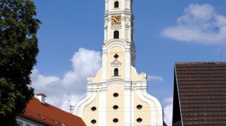 Nicht nur der Turm der Stiftskirche von Obermdlingen ist besonders - auch die Orgel auf der Silva Metschl seit drei Jahren jeden Sonntag spielt. 
