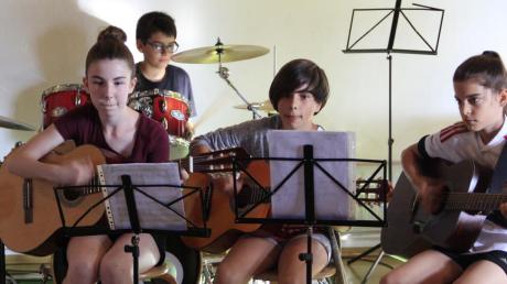 Die Youth-Band hat sich in diesem Schuljahr neu etabliert und beim Sommerkonzert Songs zum Besten gegeben.  	