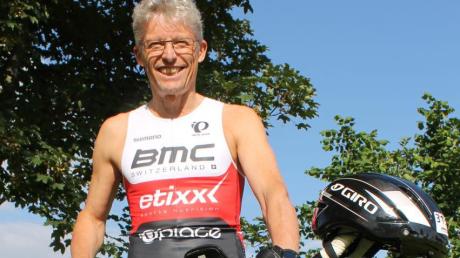 Nur achteinhalb Kilo wiegt das Rad, das Bernhard Oberfrank bei seinen Triathlon-Wettkämpfen im Einsatz hat. 