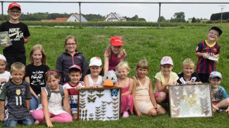 Experten unter sich: Unsere Zeitungsente Paula Print war beim Ferienprogramm in Altenberg dabei und hat sich mit den Kindern über Schmetterlinge informiert. 