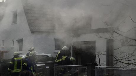 Bei einem Küchenbrand ist in Gundelfingen ist eine 84-jährige Frau leicht verletzt worden. Der Schaden beläuft sich nach Angaben der Polizei auf rund 50000 Euro. 