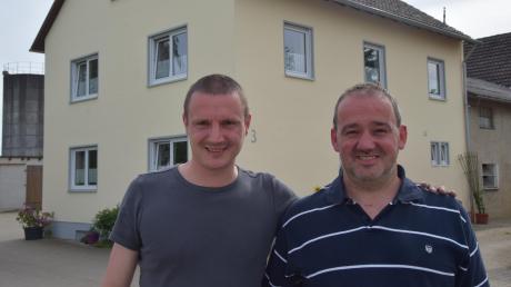 Martin Baur (rechts) hat seinen Bruder Wolfgang im März 2016 aus dem brennenden Elternhaus in Gundelfingen gerettet. Am Mittwoch erhält er dafür die Bayerische Rettungsmedaille. 