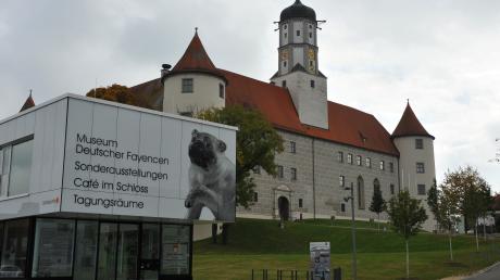 Schloss Höchstädt sei für Fortbildungen und Tagungen geeignet, betont die Stadt in einer Stellungnahme.