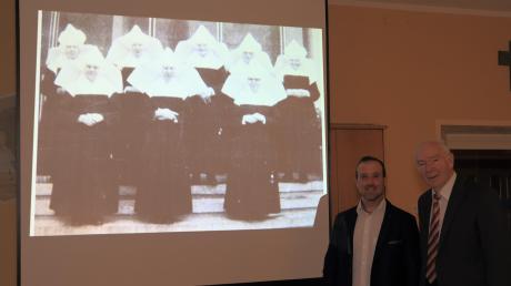 In der Gundelfinger Spitalstiftung sprach Georg Wörishofer (rechts) über die Barmherzigen Schwestern. Mit im Bild: Markus Moll, Leiter der Einrichtung. 