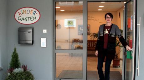 Leiterin Heidrun Hartleitner hat die Tür des Kindergartens in Ziertheim für Besucher geöffnet. 
