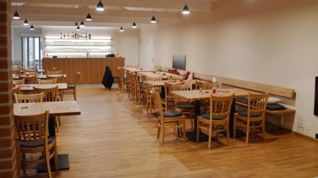 Der Blick in die Gaststätte: Hell, freundlich, offen, gemütlich und genügend Platz. Alles ist neu gemacht worden im „Zum IBL“ in Lutzingen. 