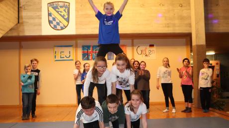 Am Bunten Abend der Aschbergschule Weisingen gab es auch akrobatische Vorführungen. 