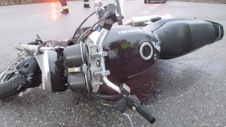 Ein Motorradfahrer hatte bei Mödingen einen Unfall.