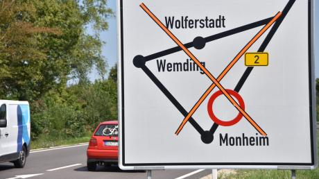 Die B2 bei Monheim ist von Montag an gesperrt. Der Verkehr wird umgeleitet.