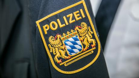 Die Polizei sucht Zeugen für einen Unfall in Holzheim.