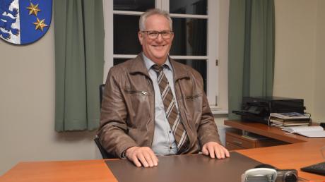 Erhard Friegel führt seit 28 Jahren die Geschäfte der Gemeinde Holzheim. Am Samstag wird der Bürgermeister 60 Jahre alt, groß feiern möchte er nicht. Und ein weiterer Entschluss steht auch fest. 