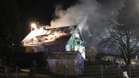 In der Nacht auf den 29. Januar ist ein Einfamilienhaus in Mödingen abgebrannt. Die Polizei schätzt den Schaden auf etwa eine halbe Million Euro. 