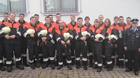 Die Mitglieder der Freiwilligen Feuerwehr stellten sich den Aufgaben der Prüfer mit Bravour. 19 Kameraden traten an, alle haben bestanden.  	
