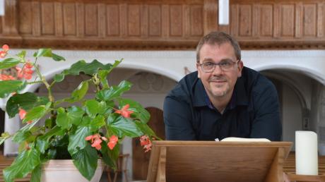 Axel Schmidt war acht Jahre lang Pfarrer der evangelischen Kirchengemeinde Haunsheim/Bachtal. Nun verlässt der 42-Jährige die Region und nimmt eine neue Stelle in Puchheim (Landkreis Fürstenfeldbruck) an. Am kommenden Sonntag wird Schmidt in Haunsheim verabschiedet. 
