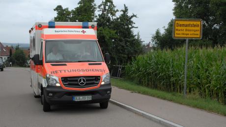 Seit rund 20 Jahren hat das Rote Kreuz einen Standort bei der Feuerwehr in Diemantstein. Nun, so das Ergebnis eines Gutachtens, soll dieser Standort nach Schwennenbach verlegt werden. Von dort aus soll die vorgeschriebene Hilfsfrist leichter eingehalten werden können – sagt die Statistik.
