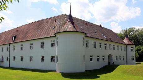 Das ehemalige Fuggerschloss in Glött ermöglicht Menschen mit Behinderung seit 150 Jahren ein selbstbestimmtes Leben. Auch für die Zukunft möchte sich Regens Wagner weiterentwickeln und noch stärker auf die Menschen zugehen. 