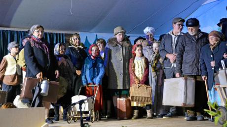 In Oberliezheim spielt das ganze Dorf mit Theater. Diese Szene zeigt die Ankunft von Flüchtlingen nach dem Zweiten Weltkrieg. 