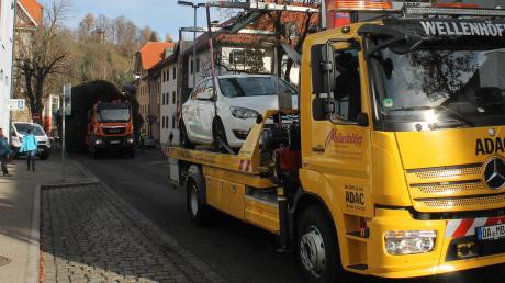 Das Auto eines Mannes musste in Gessertshausen abgeschleppt werden.