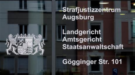 Das Augsburger Landgericht (Symbolfoto)  hat die 30-Jährige und ihren 32-jährigen Mitangeklagten aus dem Landkreis Dillingen im Totschlag-Prozess verurteilt.