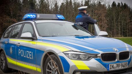 Die Polizei hat in Königsbrunn eine Frau festgenommen, die mehrere geparkte Autos beschädigt hatte. 