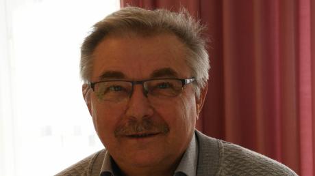 Reinhold Schilling ist seit 24 Jahren Bürgermeister der Gemeinde Schwenningen. Am Dienstag hält er seine letzte Gemeinderatssitzung ab. Am 1. Mai löst ihn sein Nachfolger Johannes Ebermayer ab.  	

