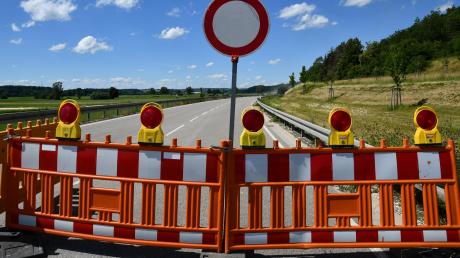 Kein Durchkommen gibt es für Autofahrer auf der B492. Die Sanierung des Autobahnzubringers ist derzeit nur eine von vielen Maßnahmen in der Region. 	
