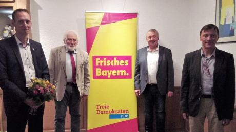 Nominierung bei der FDP: (von links) Marcus Schürdt, Walter Lohner (Gundelfingen), Alois Jäger (Bezirksrat) und Kreisvorsitzender Mark Tanner. 	