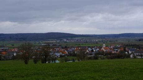 Der Blick über Lutzingen ist von der Goldbergalm einmalig. 