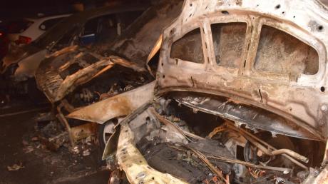 Drei Autos brannten in einer Dillinger Tiefgarage in der Großen Allee (hier im Bild) aus, nur wenige Tage, nach einem ersten Tiefgaragenbrand in der Kapuzinerstraße. Die Polizei schloss aufgrund eines zweiten Überwachungsvideos einen Zusammenhang aus und verfolgte eine andere Spur.  	