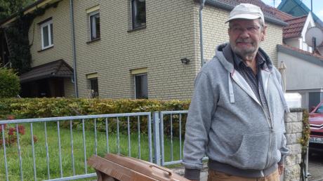 Günther Lübben will, dass seine Mülltonne künftig am Haus abgeholt wird.