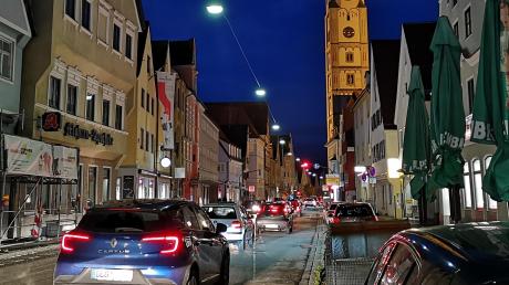 Wer in der Herzog-Georg-Straße in Lauingen wohnt, muss zuweilen ziemlich viel Lärm aushalten. Zuletzt entzündete sich die Diskussion an Traktoren, die durch die Innenstadt fahren.  	