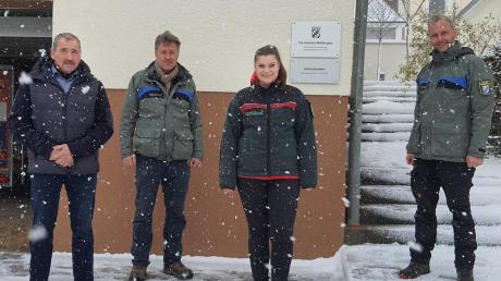 Schnee und Wind können ihnen nichts anhaben: Mödingens Bürgermeister Walter Joas, Hermann Rupp, Qualitätsbeauftragter und zuständig für Natura 2000, Försterin Hanna Schnell und Marc Koch, Leiter der Forstverwaltung am AELF Nördlingen-Wertingen.  	