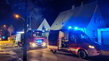 In der Ziegelstraße in Dillingen hat es am Dreikönigstag gebrannt. Mehrere Einsatzkräfte von Feuerwehr, Polizei und Rettungsdienst waren im Einsatz.