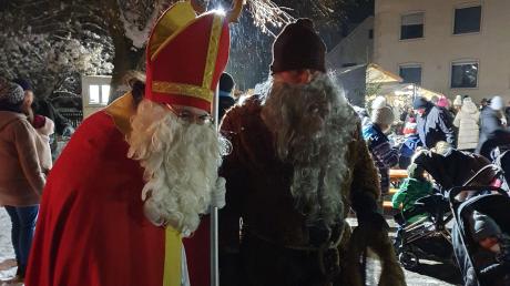 Auch der Nikolaus und Knecht Ruprecht kamen beim Adventsmarkt in Mörslingen. 