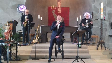 Kabarettist Volker Heißmann präsentierte sich in der Dillinger Christkönigskirche von einer unerwarteten Seite. Begleitet wurde er vom Pavel Sandorf Quartett. 