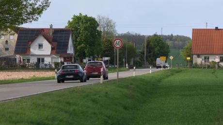 Die Kreisstraße zwischen Lauingen und Wittislingen soll erneuert werden. In Frauenriedhausen führt das zu einigen Fragen.