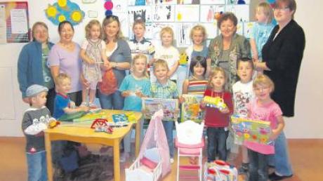 Jede Menge interessante Spielsachen angeschafft werden konnten dank der Spende des Elternbeirats beim Kindergarten Maria Immaculata in Bäumenheim 
