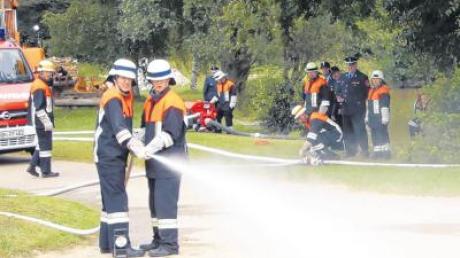 Zwei Gruppen der Freiwilligen Feuerwehr Rehau haben die Leistungsprüfung ohne Fehler bestanden.  