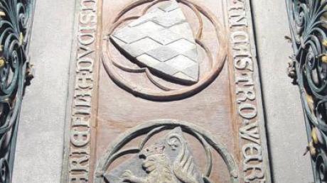 Einer Steinrestaurierung wurde das Epitaph der Maria von Brabant in der Wallfahrtskirche Heilig Kreuz in Donauwörth unterzogen.  